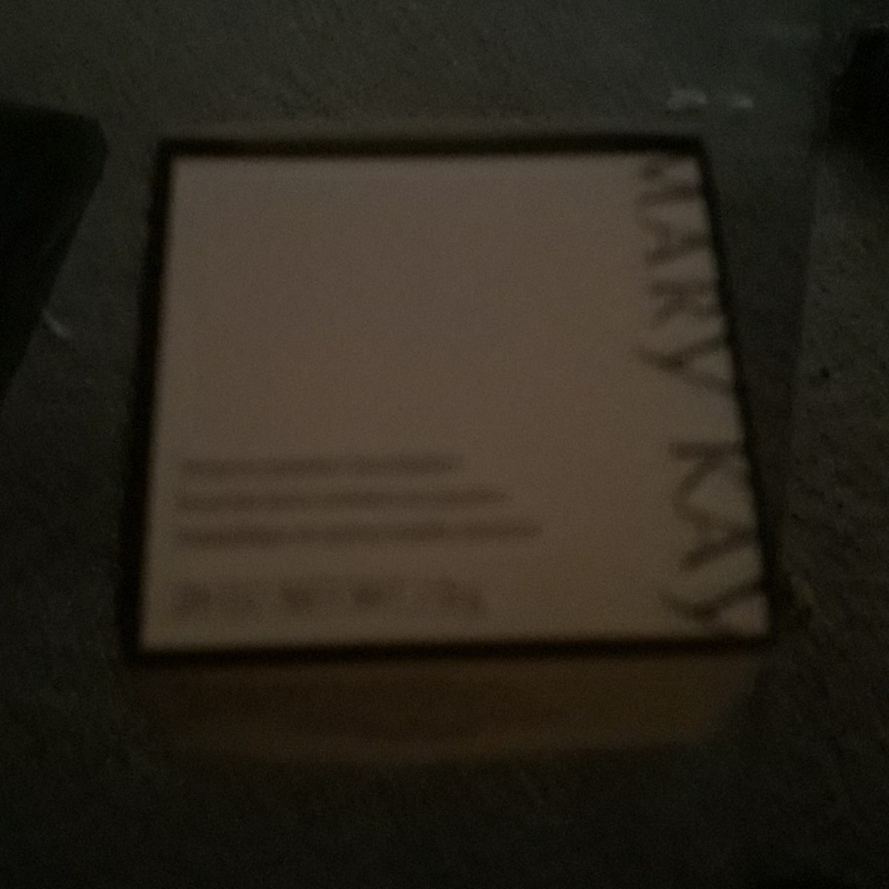 MARY KAY MINERAL FOUNDATION POWDER